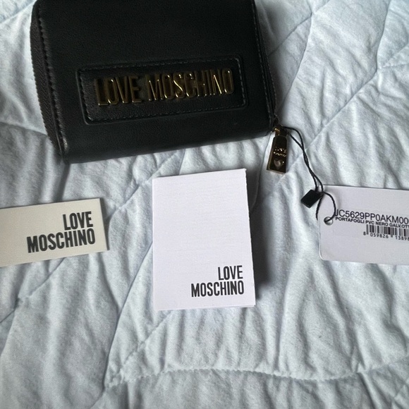 Moschino Gold Heart Zipper Pull - Picture 8 of 8